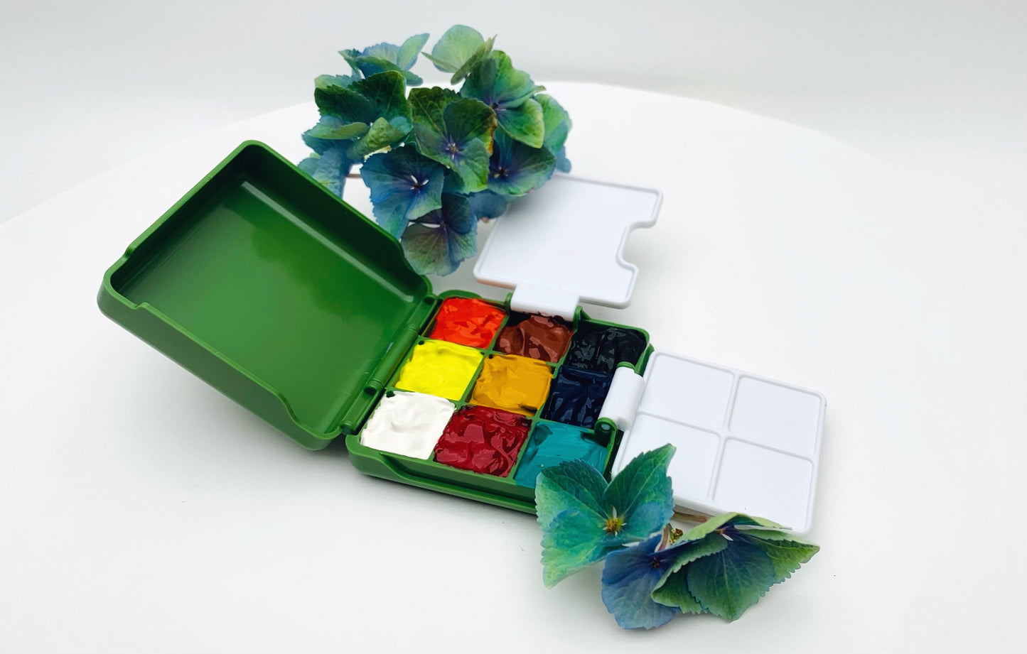 Aquarell Reise Kunsstoff Palette 6x6x2 cm, 9 Kasten